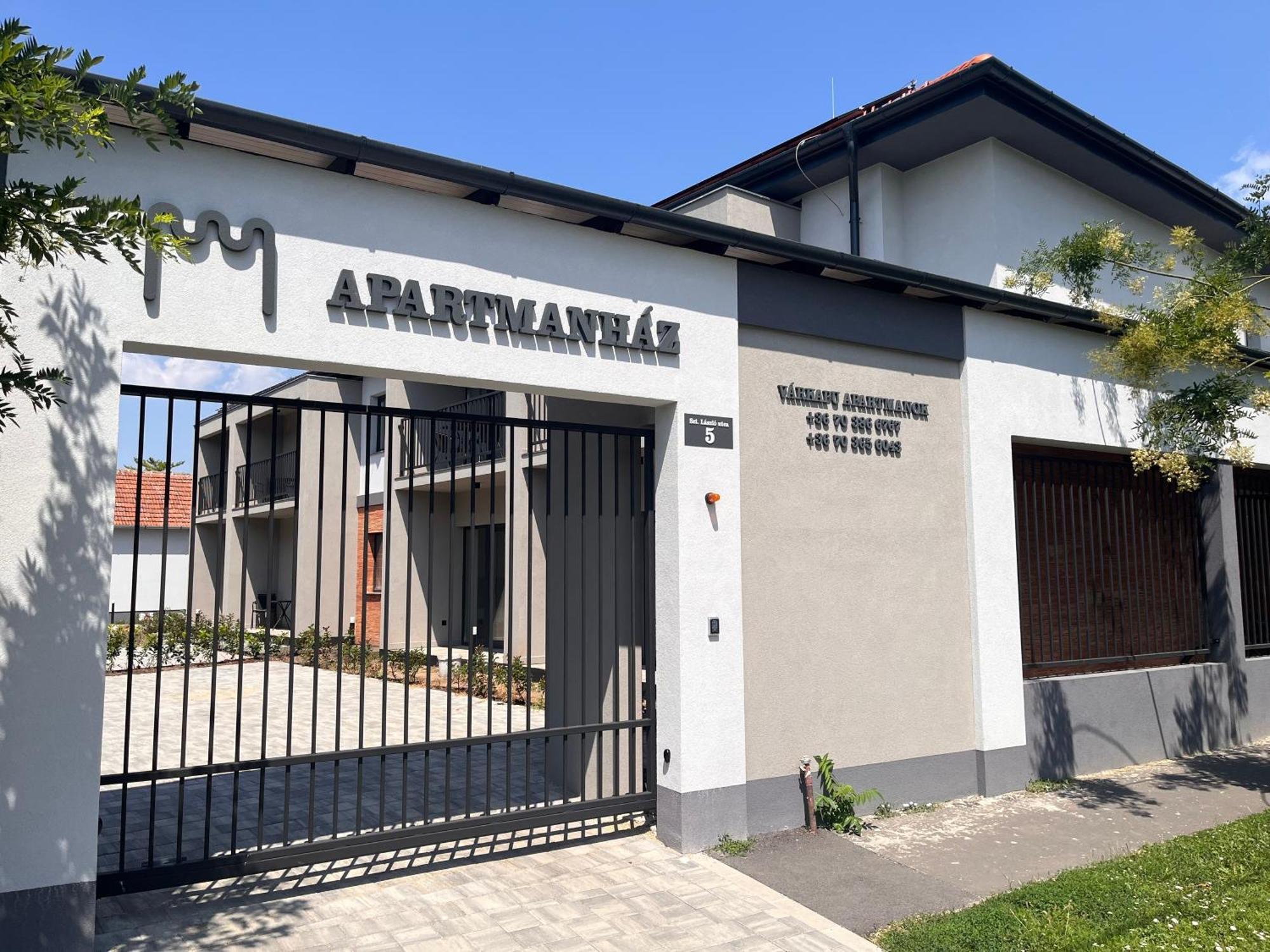 Varkapu Apartmanok 2 Gyula Exteriör bild